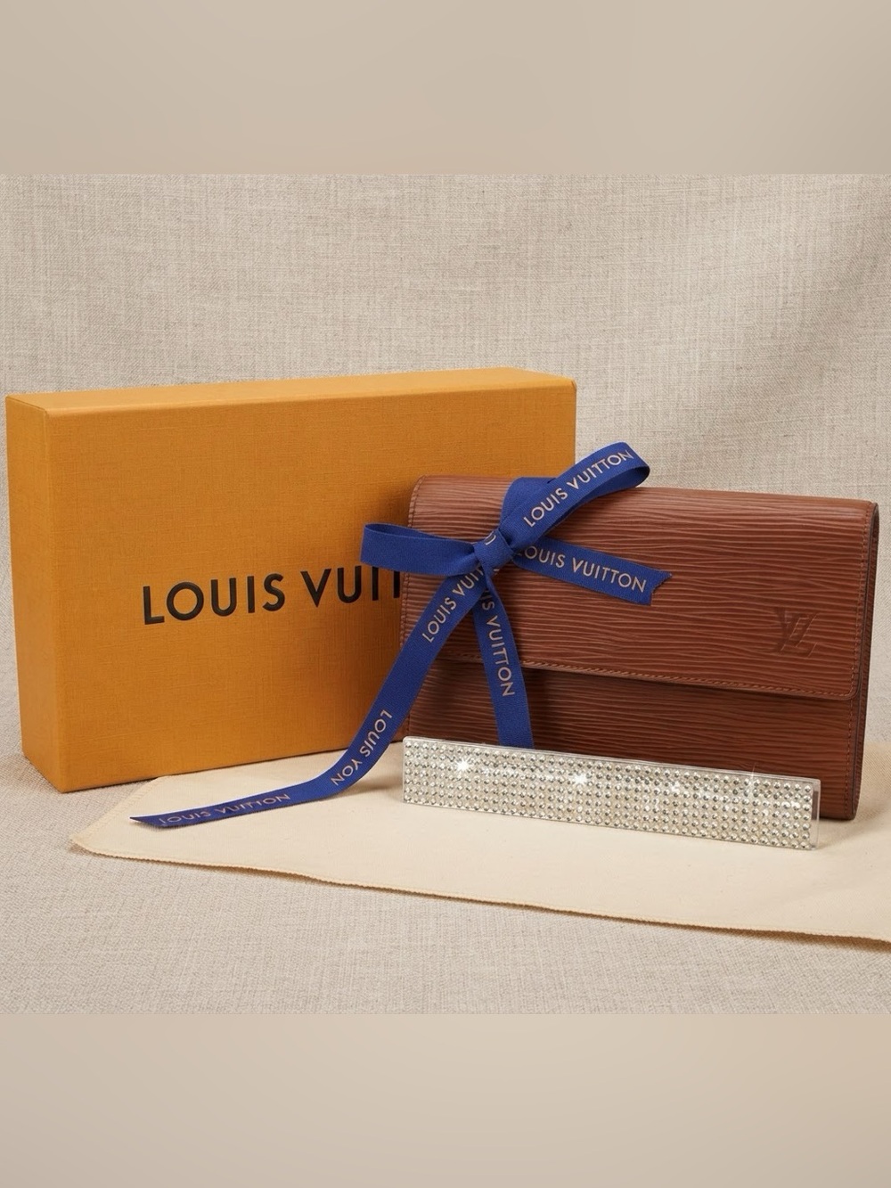 Louis Vuitton EUC Vintage Epi Leather Wallet W/ Box & Ribbon